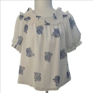 CeCe White Blouse with Navy Floral Pattern L SCOOP neck Ruffle Shabby Boho